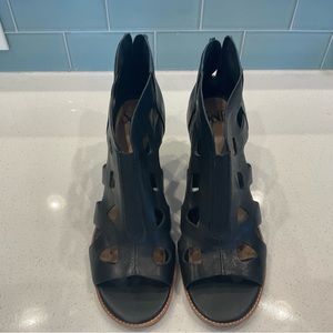 Sofft Women’s heels. Black. Great condition. Size 11M